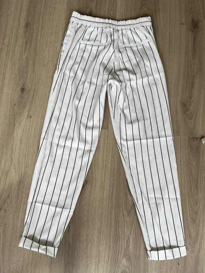 Pantalon Bershka rayé noir et blanc XS - photo numéro 5