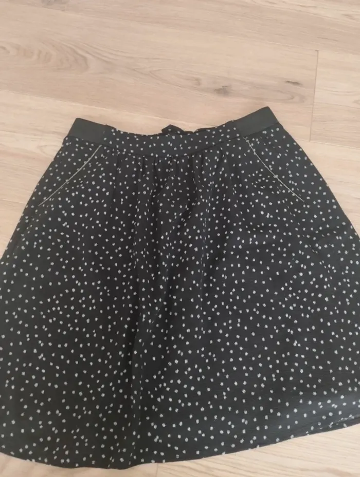 Petite jupe noire à motif camaïeu 36 - photo numéro 3