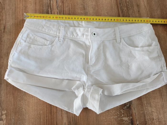 Short blanc taille 40 en excellent état walk and Talkie-walkie avec elasthane - photo numéro 4