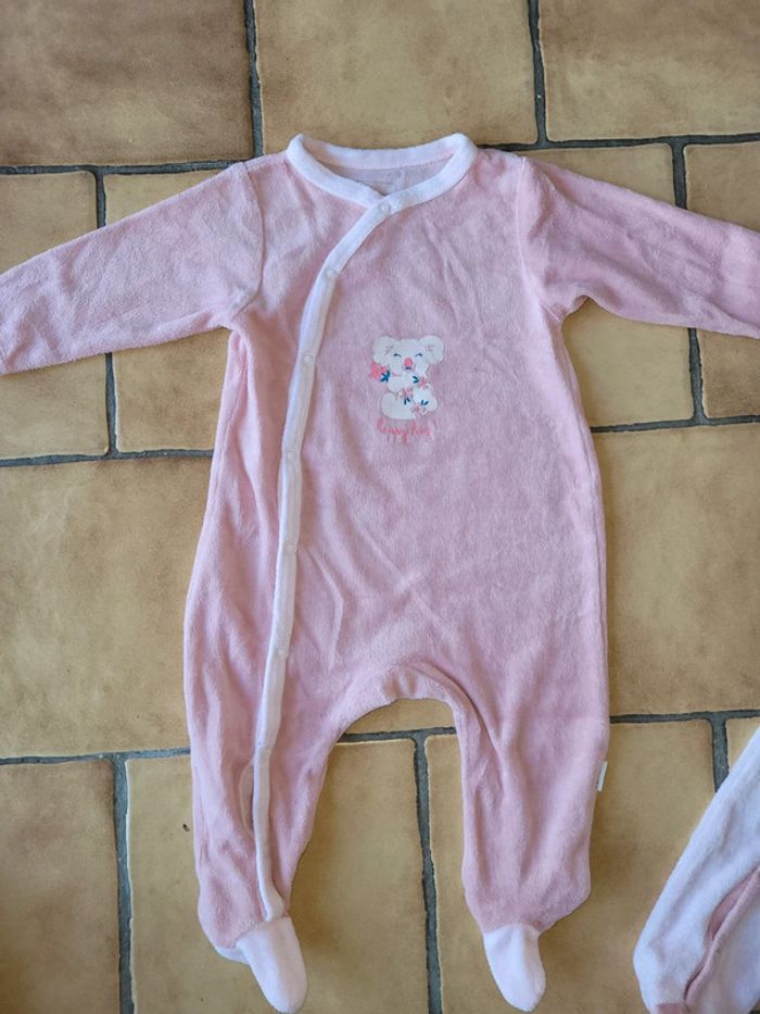 Lot pyjamas 1 pièce 6 mois - photo numéro 2