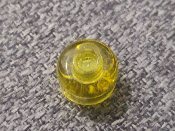 50 pièces têtes jaunes transparentes Lego - jamais utilisées parfait état - vrai Lego - photo numéro 2