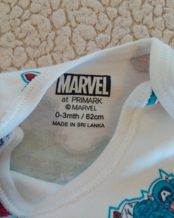 Bodies + bavoir Marvel Primark - photo numéro 4