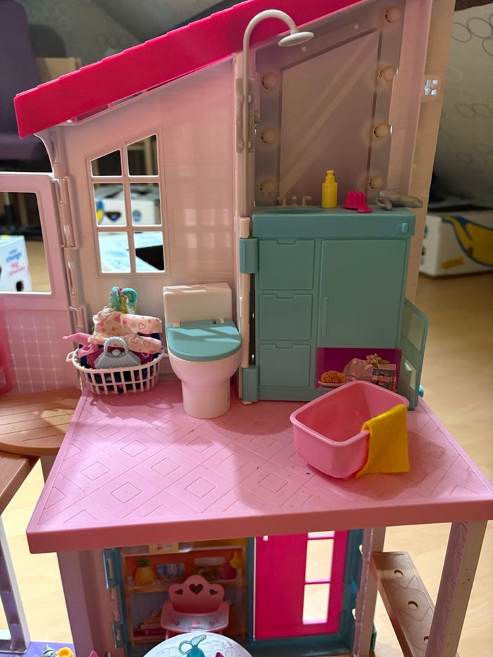 Grande maison Barbie Malibu 2 en 1 beaucoup accessoires en +
