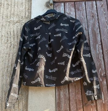 Chemise noire et blanche