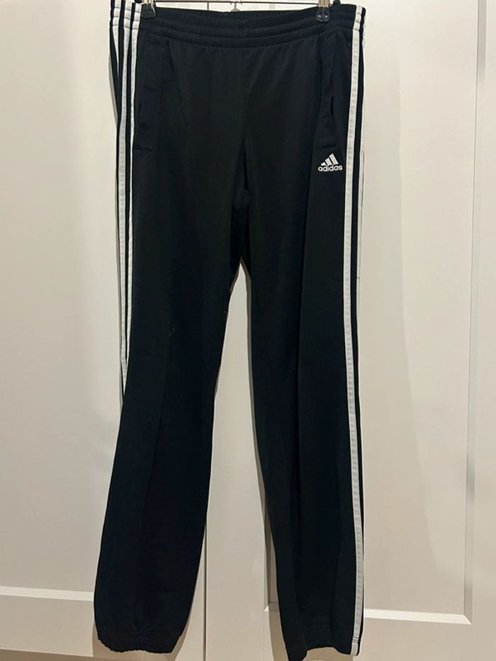 567 - jogging adidas ample