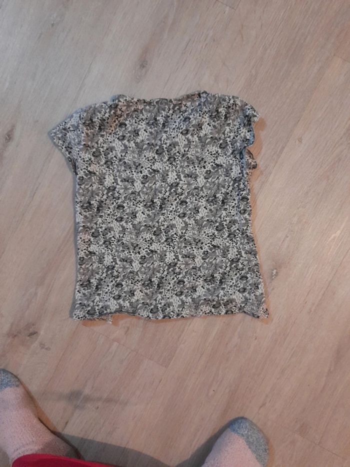 Tee shirt fleuri gris - photo numéro 4
