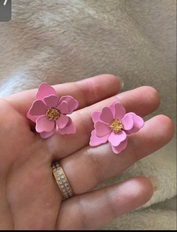 Petites boucles d’oreilles NEUVES 🌸 forme de fleurs couleur rose