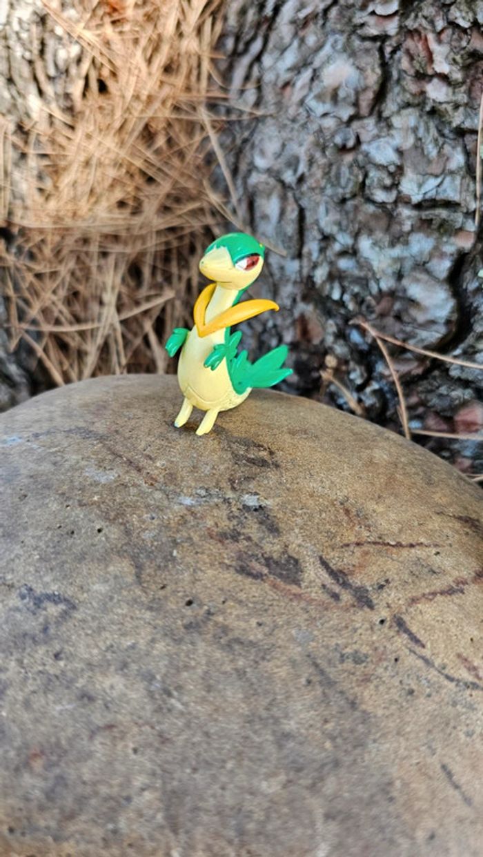 Super figurine Pokemon Nintendo tomy lianaja