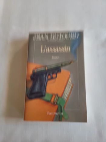 Livre relié L'assassin