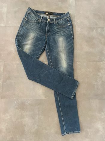 Jean Levi’s t28