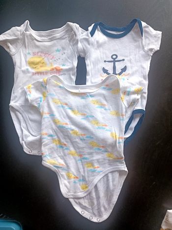 Lot bodies manches courtes 6 mois