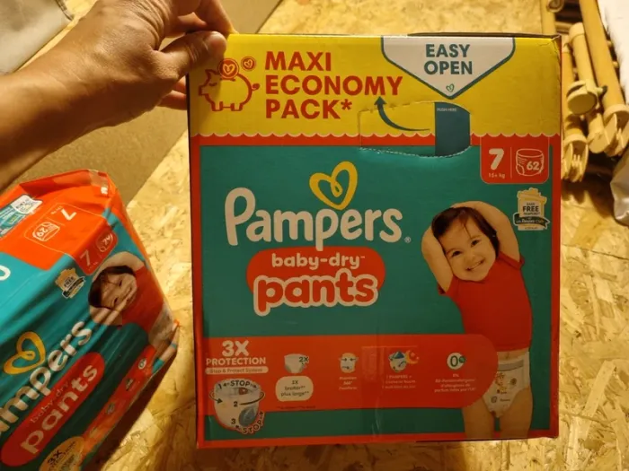 Couches pampers baby dry pants - photo numéro 2