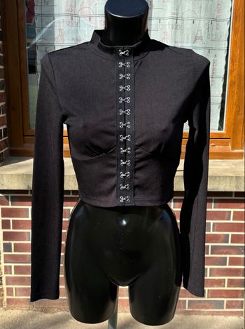 🖤 Top court côtelé manches longues noir à crochets  36