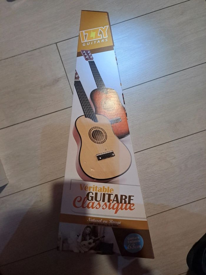 Guitare enfant comme neuve - photo numéro 2