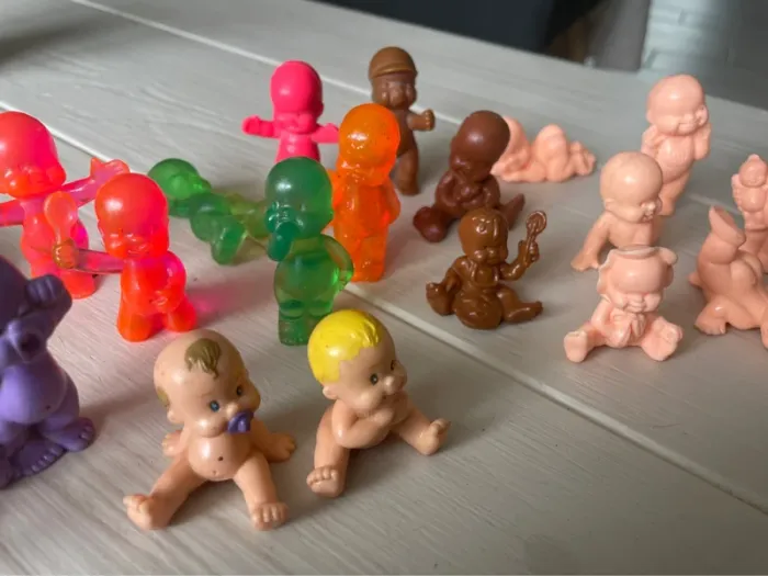 Lot De 24 Figurines Mini "Babies" "Magic Babies" Vintage Années 90 - photo numéro 3