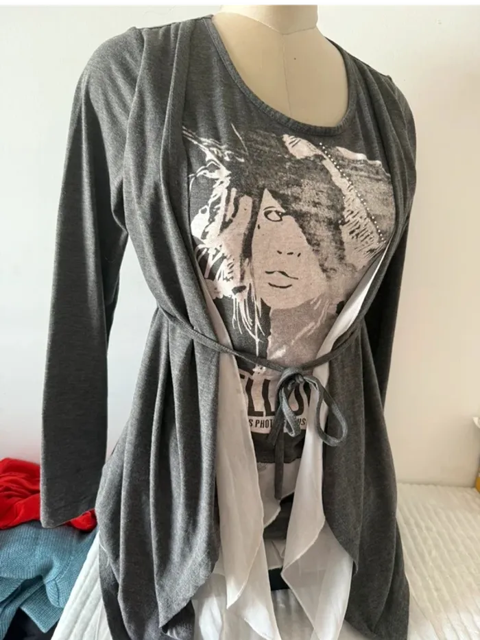 Original Grey Draped Cardigan & Graphic Tee Set - Boho Chic taille M