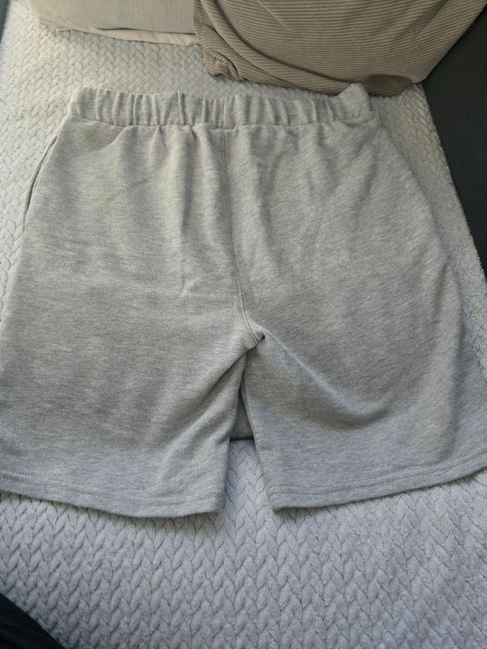 Short gris - photo numéro 2