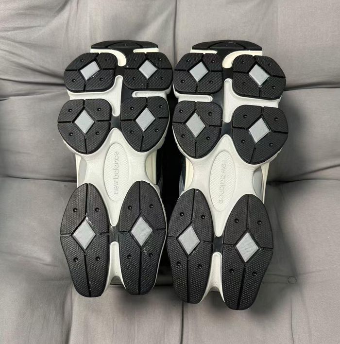 New Balance 9060 Noir et Gris 45 - photo numéro 6