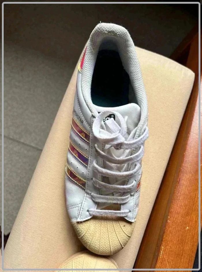 Adidas  superstar taille 39  1/3 - photo numéro 3