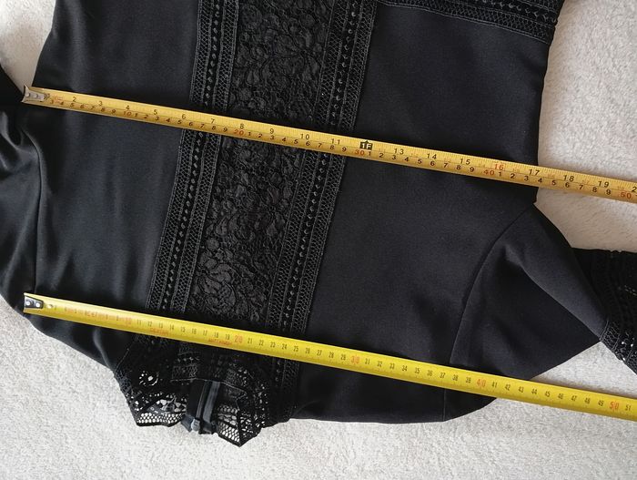 Blouse noire avec dentelle. Zara 34 - photo numéro 6