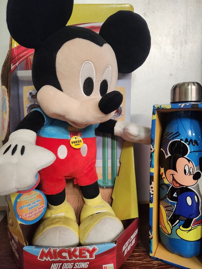 Peluche interactif et musicale et gourde mickey