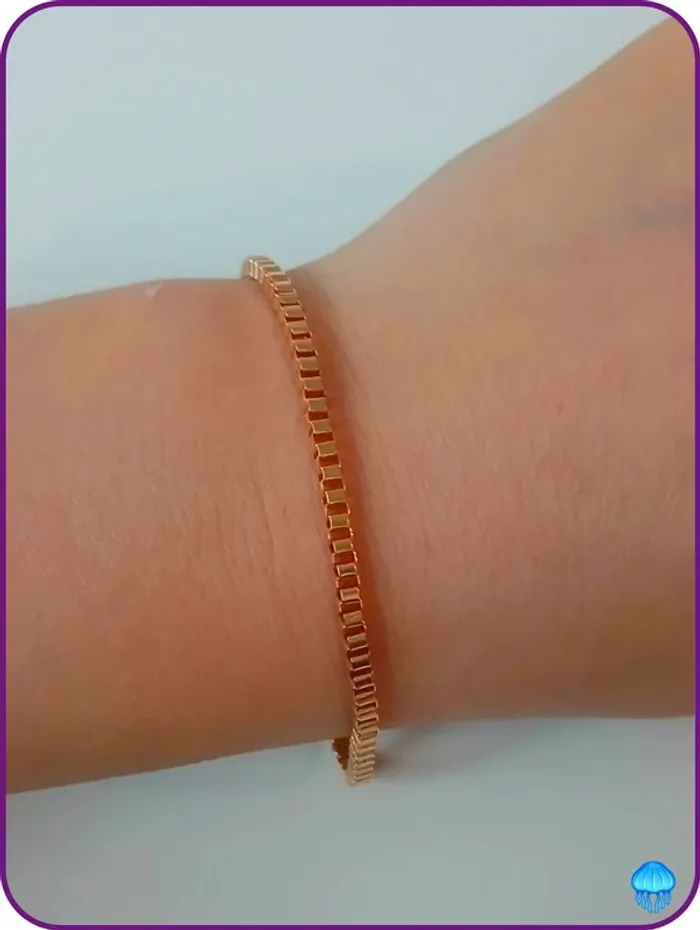 Bracelet doré élégant tendance féminine