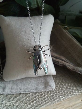 Collier scarabée ormeaux argenté