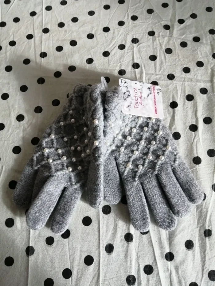 Gants gris texturés acec perles irisées / touch of fashion /(TU) - photo numéro 3