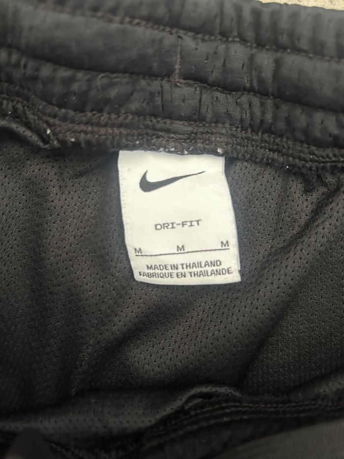 Short Nike noir enfant taille 10-12 ans / M enfant - photo numéro 4
