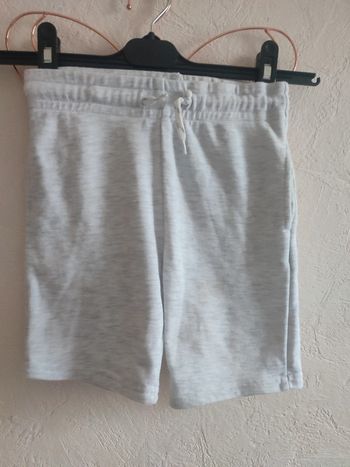 Short jogging Primark taille 4/5 ans