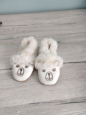 Paire de chaussons en cuir motif ourson fille taille 6 12 mois