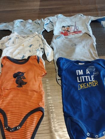 Lot bodies et pyjamas 6 mois garçon