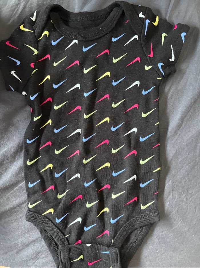 Tenue Nike bébé 0-6 M - photo numéro 5