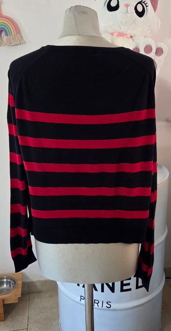 Pull Zara Rayé Noir & Rouge – Taille S – Fluide & Tendance
