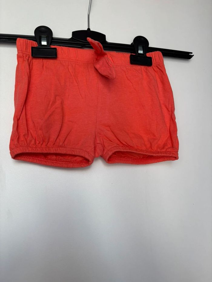 Short fille