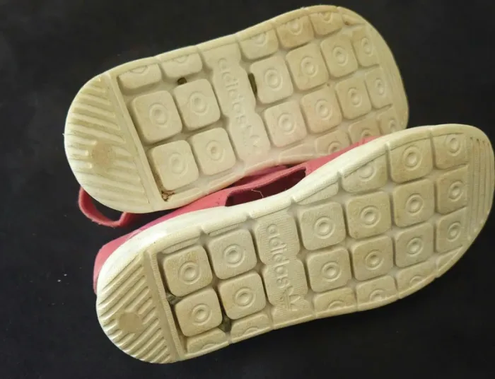 Chaussure plage Adidas T.33 - photo numéro 4