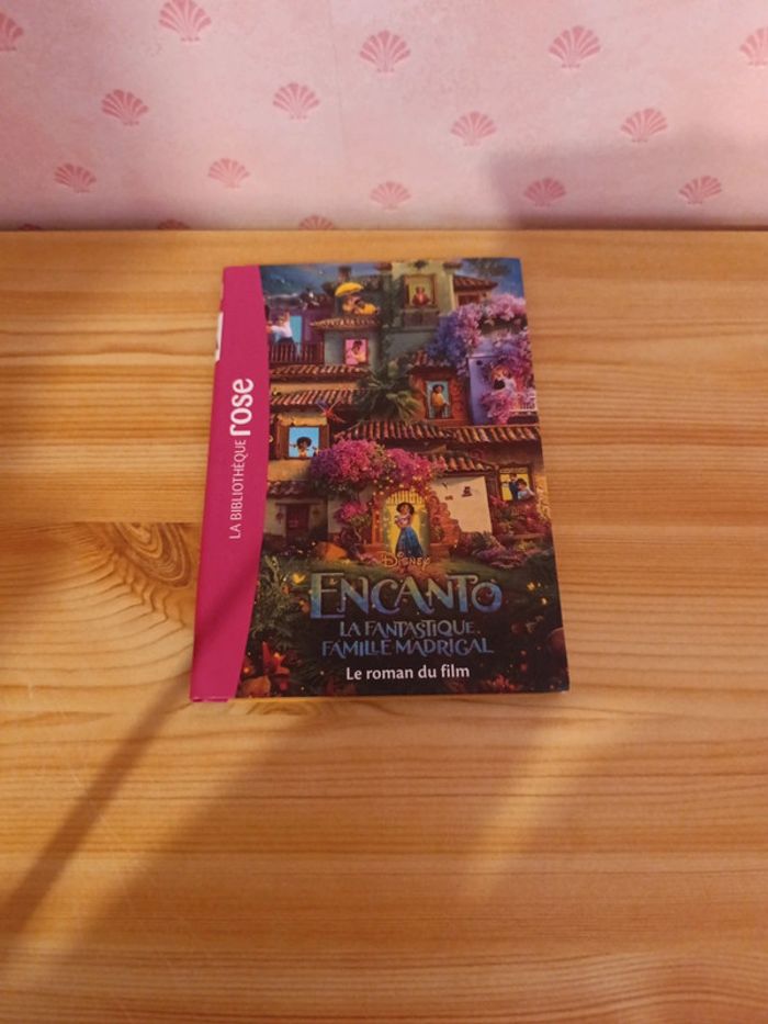 Livre bibliothèque rose : encanto