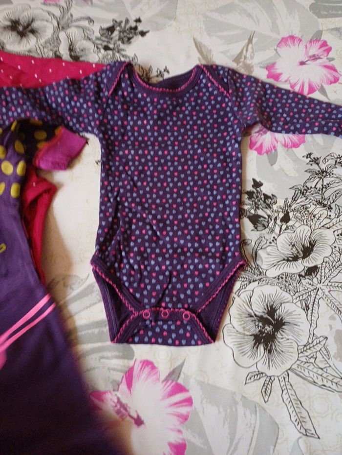 4 bodies manches longues 6 mois - photo numéro 4