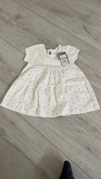 Robe 3/6mois neuf