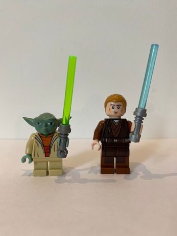 Figurine type lego Maître Yoda et Jedi Luke Skywalker. Star Wars