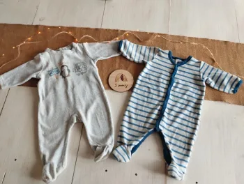 2 pyjamas/ grenouillères bébé garçon, 3 mois