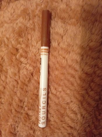 Crayon sourcils neuf