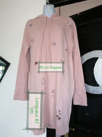 Robe ou tunique capuche