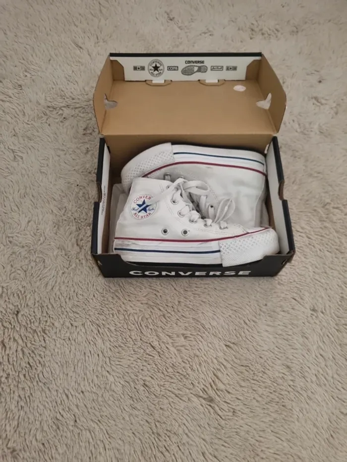 Converses montantes blanches