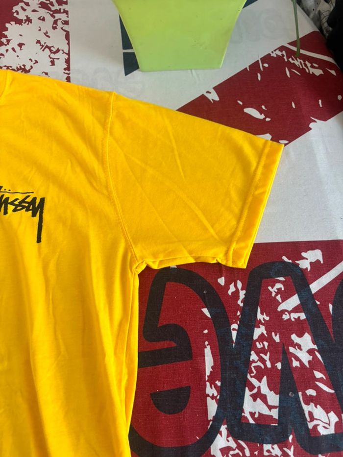 T-shirt Stussy Rework taille M/L jaune moutarde motif « araignée boule de billard n8 » - photo numéro 5