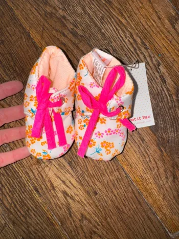 chaussons bébé Petit Pan taille unique neufs