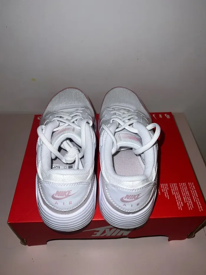 Basket Nike taille 36.5 femme fille - photo numéro 5