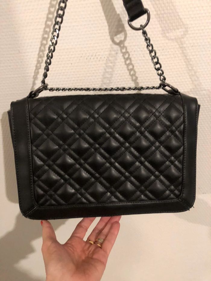 Sac chaîne porté épaule