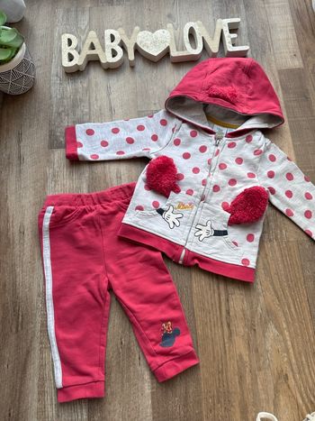 - Ensemble Disney - 6 mois - Très bon état, mini accro dans le bas