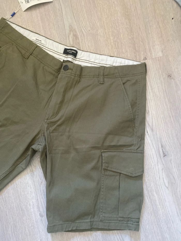 Short bermuda, cargo, Jack & Jones taille 52 w42 neuf - photo numéro 2